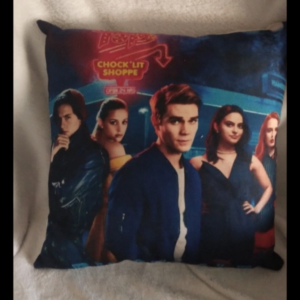 Riverdale pillow